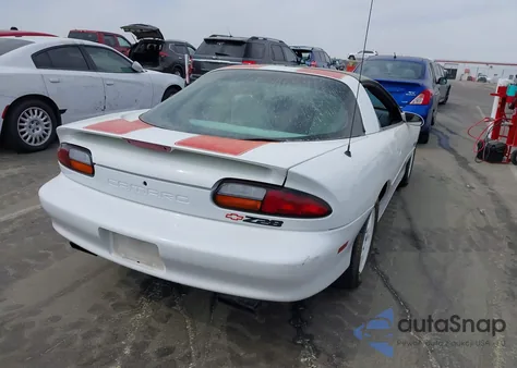 1997 Chevrolet Camaro Z28 из США, поврежденный, VIN 2G1FP22P2V2111000
